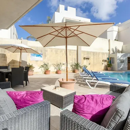 A Beautiful 4br With Private Pool & Deck By 360 Estates Appartement Naxxar