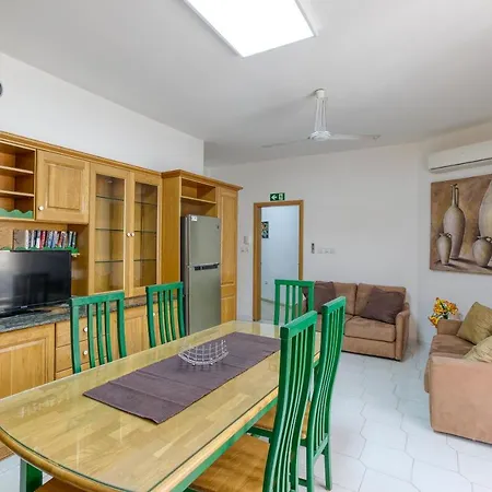 A Beautiful 4br With Private Pool & Deck By 360 Estates Appartement Naxxar