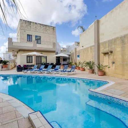 A Beautiful 4br With Private Pool & Deck By 360 Estates * Naxxar