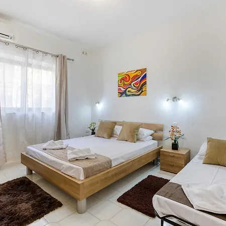A Beautiful 4br With Private Pool & Deck By 360 Estates Appartement