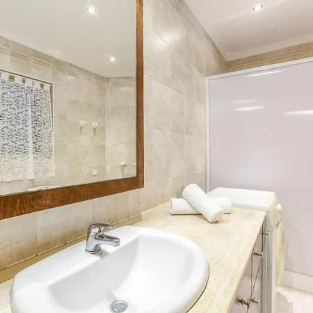 A Beautiful 4br With Private Pool & Deck By 360 Estates