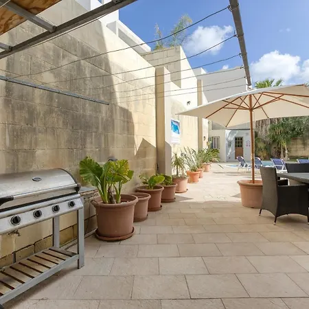 A Beautiful 4br With Private Pool & Deck By 360 Estates Appartement Naxxar