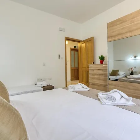A Beautiful 4br With Private Pool & Deck By 360 Estates Appartement