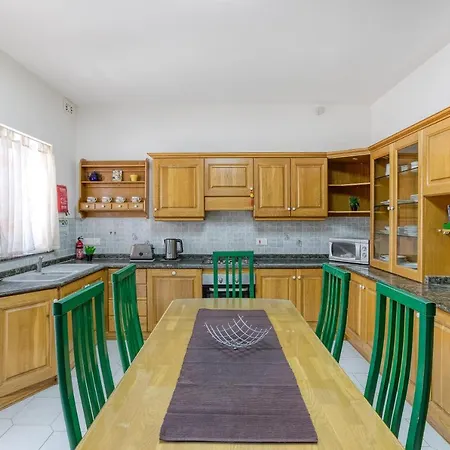 A Beautiful 4br With Private Pool & Deck By 360 Estates Appartement
