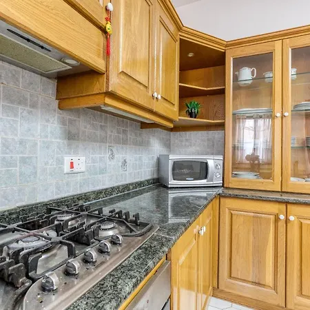 A Beautiful 4br With Private Pool & Deck By 360 Estates * Naxxar
