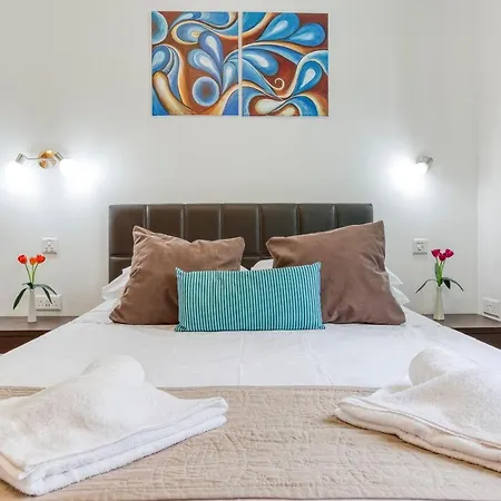 A Beautiful 4br With Private Pool & Deck By 360 Estates *