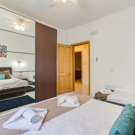 A Beautiful 4br With Private Pool & Deck By 360 Estates Appartement Naxxar